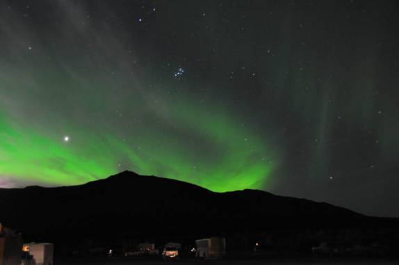 A fantástica Aurora Boreal nos céus de Coldfoot, 95 km ao norte do Círculo Polar, na Dalton Highway, no Alaska